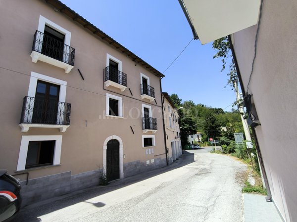 casa indipendente in vendita a L'Aquila in zona Monticchio/frazione Bagno