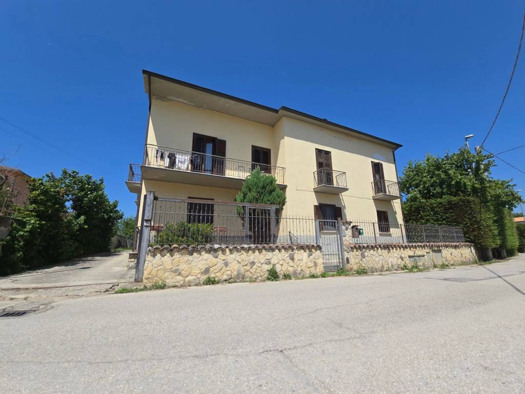 casa indipendente in vendita a L'Aquila in zona Sassa