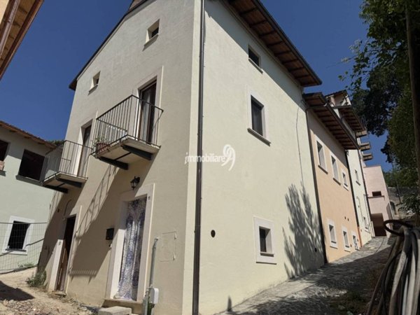 casa indipendente in vendita a L'Aquila in zona Sant'Elia