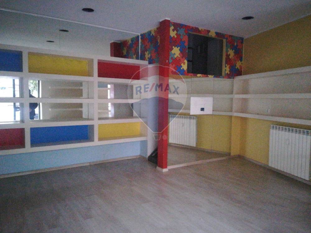 locale commerciale in vendita a L'Aquila