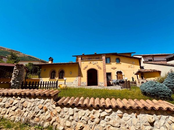 casa indipendente in vendita a L'Aquila in zona Pianola