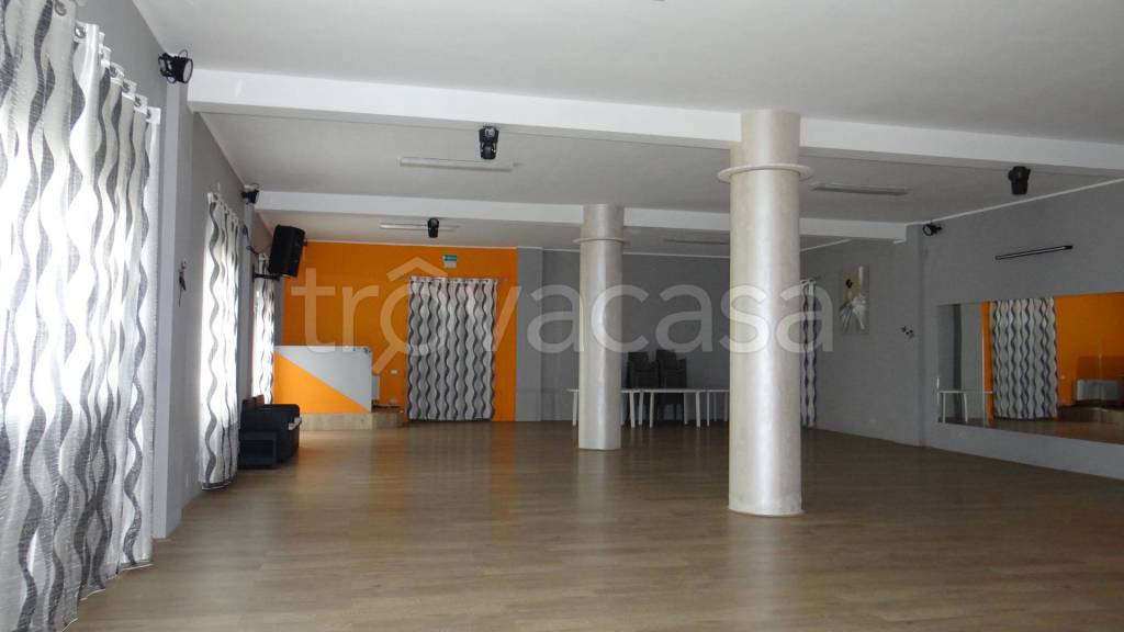 locale commerciale in vendita a L'Aquila in zona Genzano