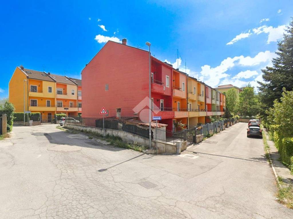 casa indipendente in vendita a L'Aquila in zona Torrione