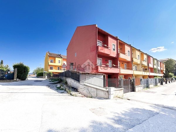 casa indipendente in vendita a L'Aquila in zona Centro Città