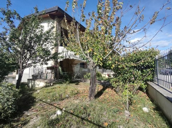 casa indipendente in vendita a L'Aquila in zona Sassa