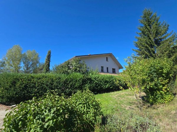 casa indipendente in vendita a L'Aquila in zona Genzano