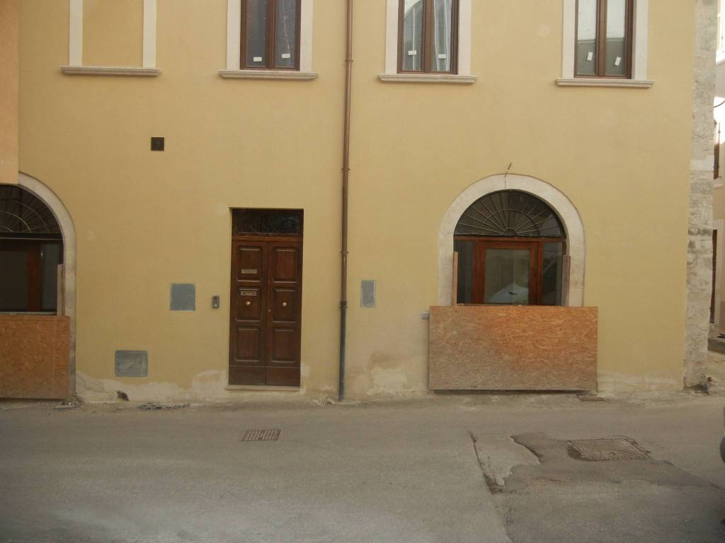 negozio in vendita a L'Aquila in zona Centro Città