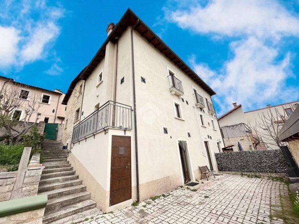 casa indipendente in vendita a L'Aquila in zona Sant'Elia
