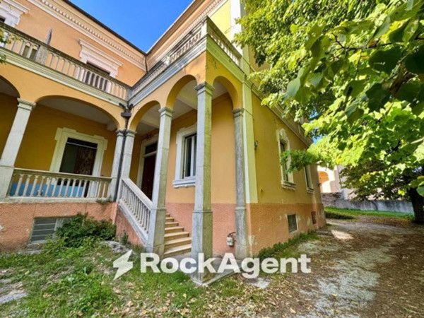 appartamento in vendita a L'Aquila in zona Preturo