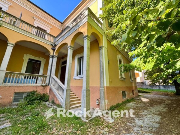 appartamento in vendita a L'Aquila in zona Preturo