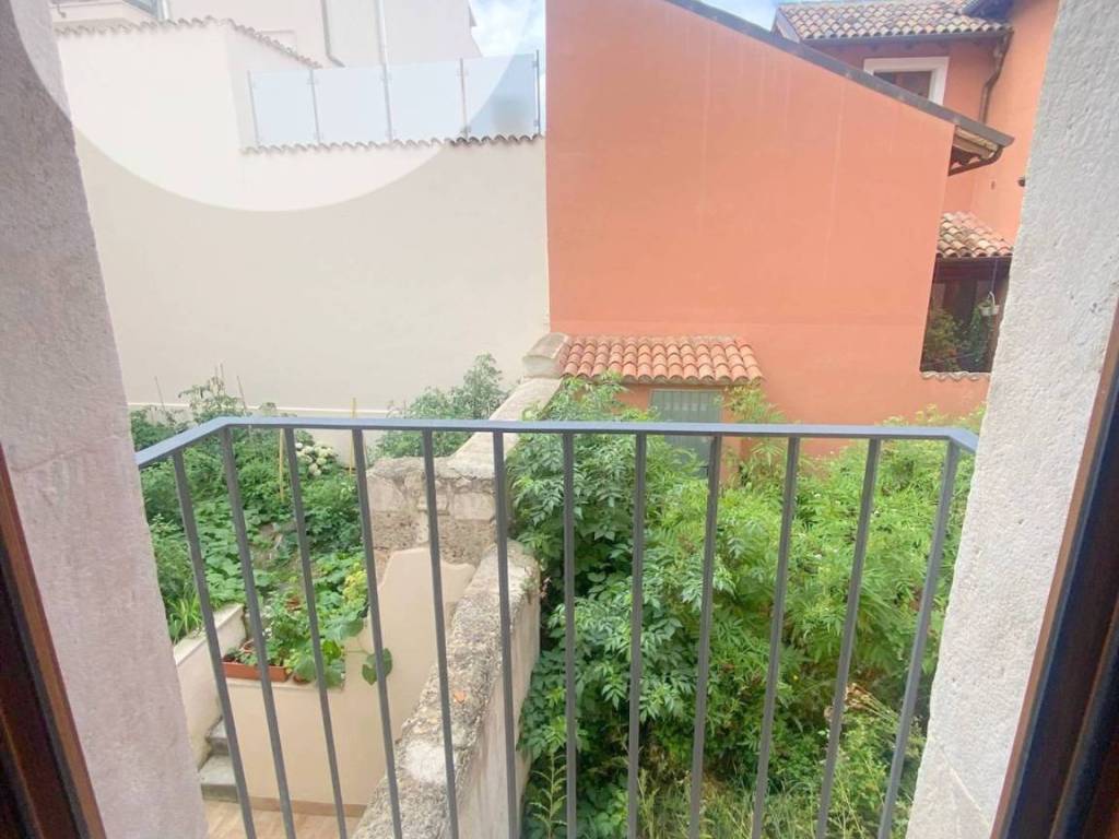 casa indipendente in vendita a L'Aquila in zona Centro Città