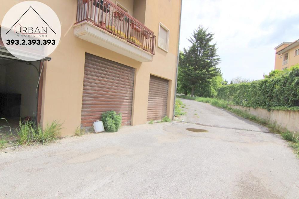 locale di sgombero in vendita a L'Aquila
