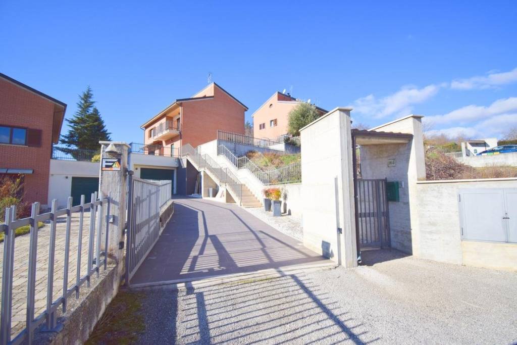 casa indipendente in vendita a L'Aquila in zona Sant'Elia