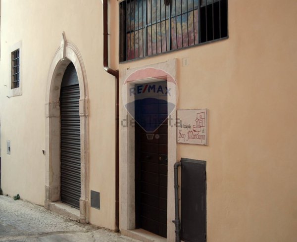 locale commerciale in vendita a L'Aquila