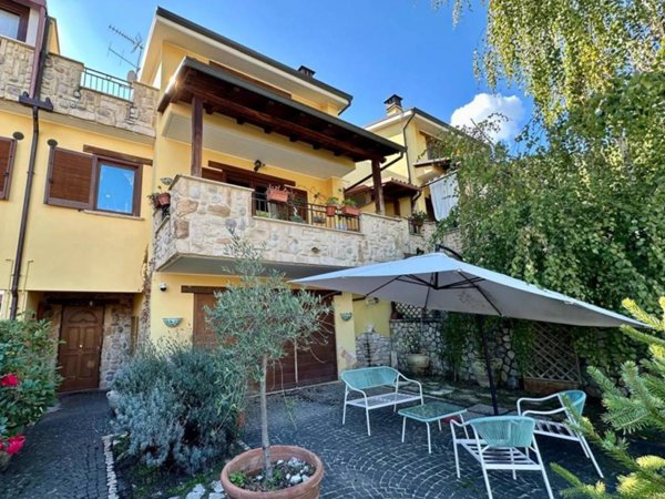 casa indipendente in vendita a L'Aquila in zona Preturo