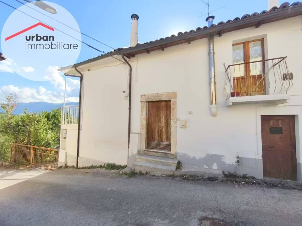 casa indipendente in vendita a L'Aquila in zona Genzano