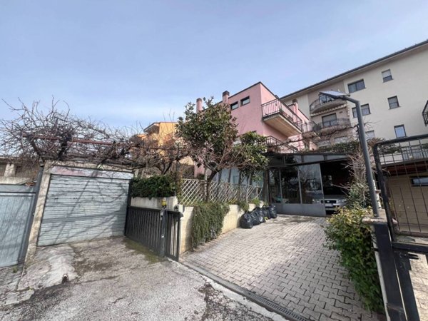 casa indipendente in vendita a L'Aquila in zona San Sisto