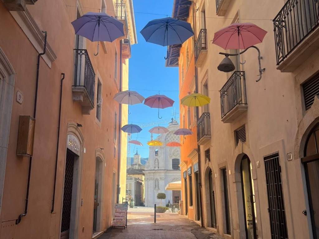 negozio in vendita a L'Aquila in zona Centro Città