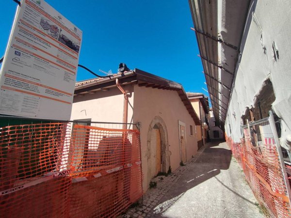 casa indipendente in vendita a L'Aquila in zona Centro Città
