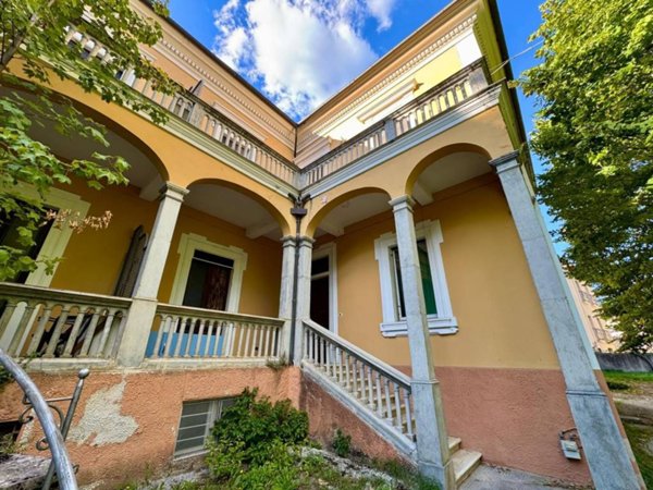 casa indipendente in vendita a L'Aquila in zona Centro Città