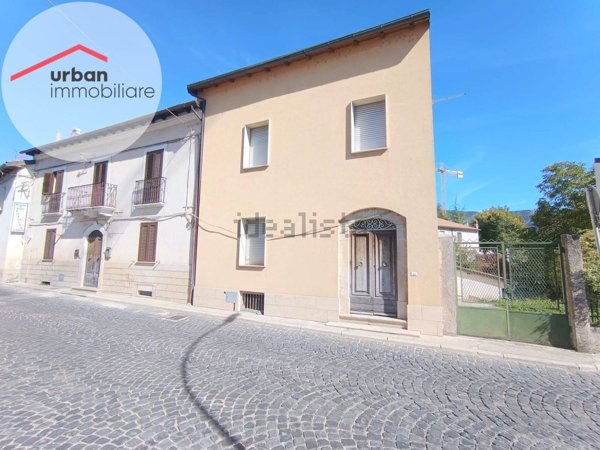casa indipendente in vendita a L'Aquila in zona Coppito