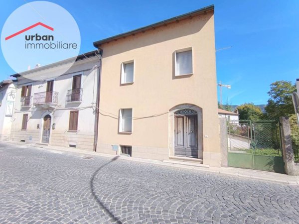 casa indipendente in vendita a L'Aquila in zona Coppito