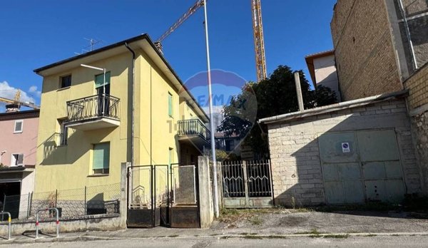 casa semindipendente in vendita a L'Aquila