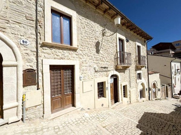 appartamento in vendita a L'Aquila in zona Centro Città