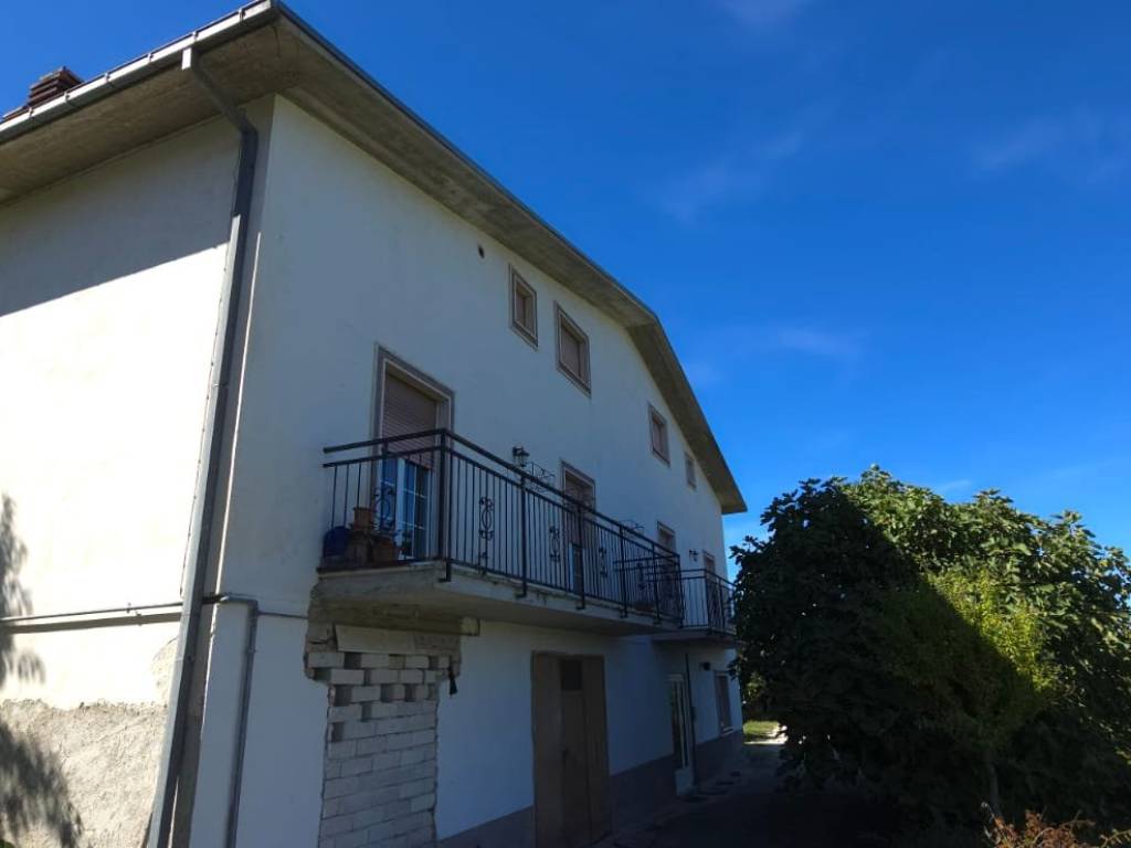 casa indipendente in vendita a L'Aquila in zona Monticchio/frazione Bagno