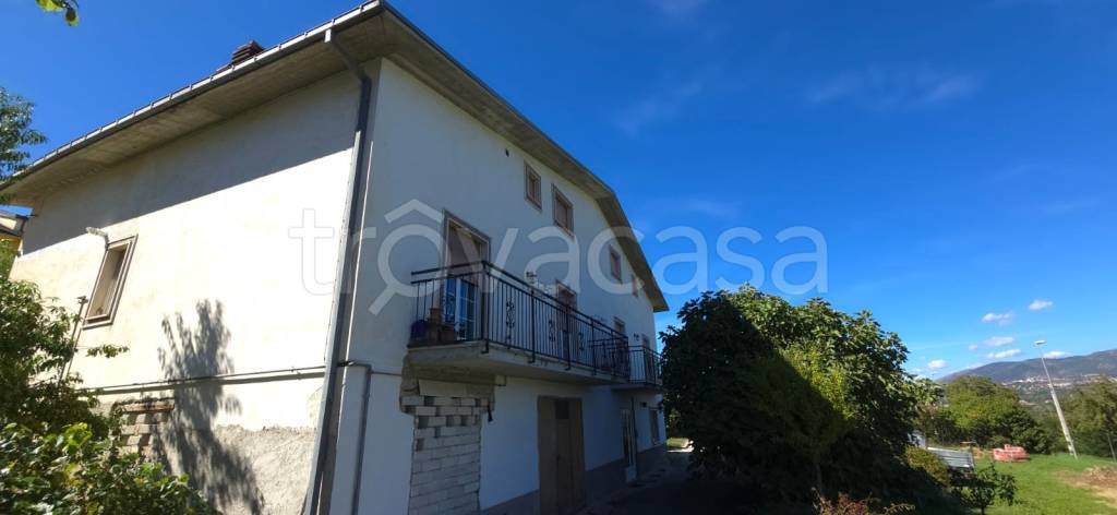 casa indipendente in vendita a L'Aquila in zona Monticchio/frazione Bagno