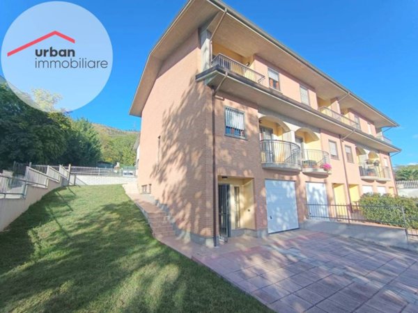 casa indipendente in vendita a L'Aquila in zona Pettino