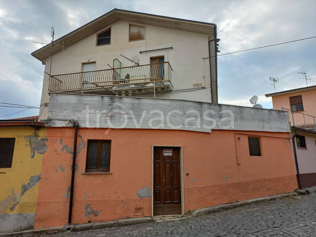 casa indipendente in vendita a L'Aquila in zona Collebrincioni