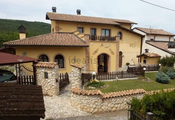 casa indipendente in vendita a L'Aquila in zona Pianola