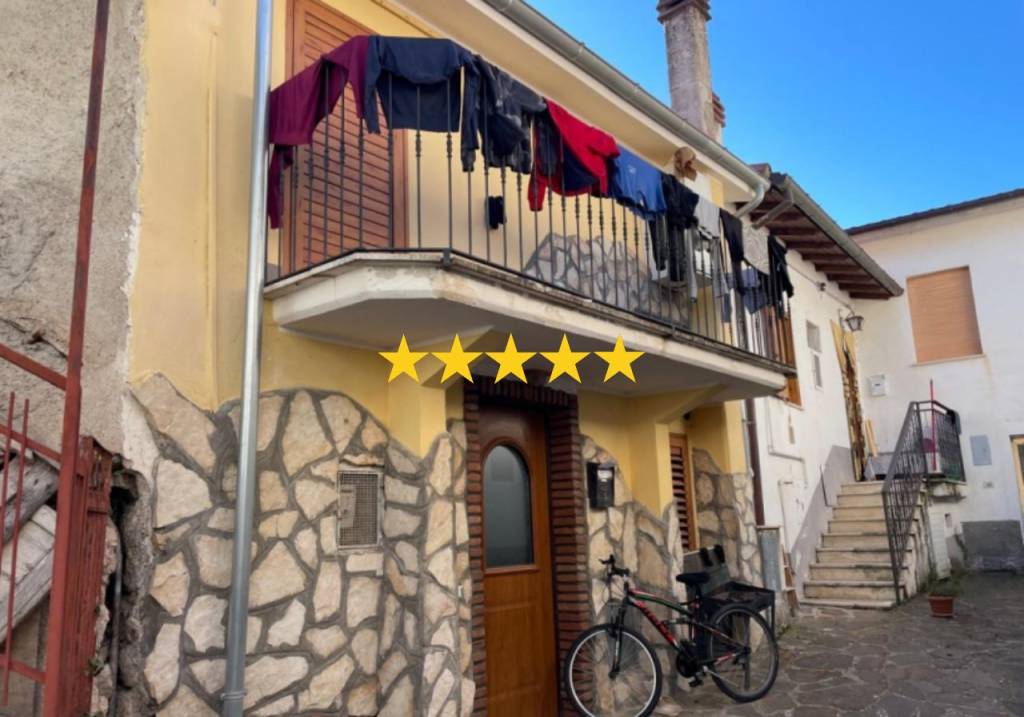 appartamento in vendita a L'Aquila in zona Preturo