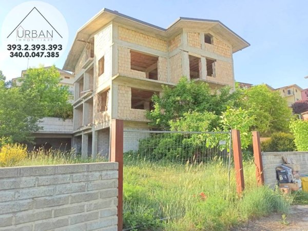 casa indipendente in vendita a L'Aquila in zona Palombara