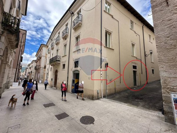 negozio in vendita a L'Aquila in zona Centro Città