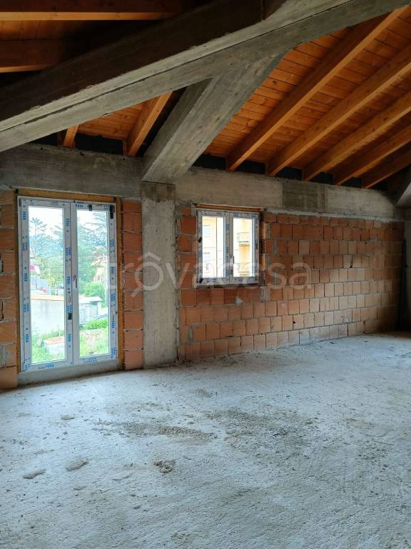 casa indipendente in vendita a L'Aquila in zona Pianola