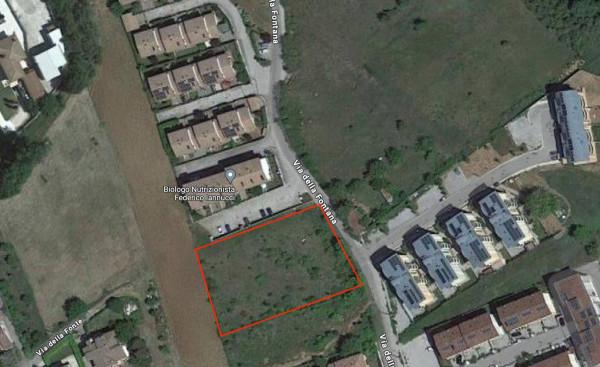 negozio in vendita a L'Aquila in zona Genzano