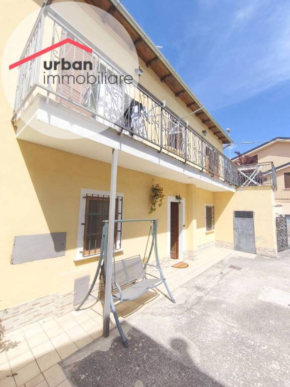 casa indipendente in vendita a L'Aquila in zona Pettino