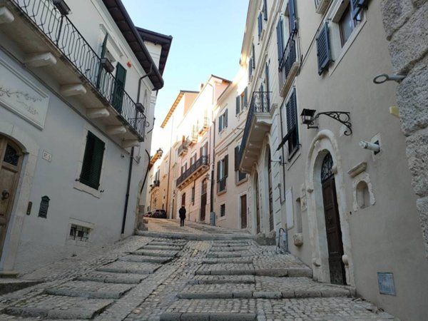 appartamento in vendita a L'Aquila in zona Centro Città