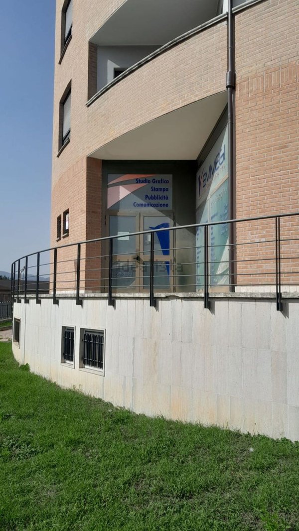 locale commerciale in vendita a L'Aquila
