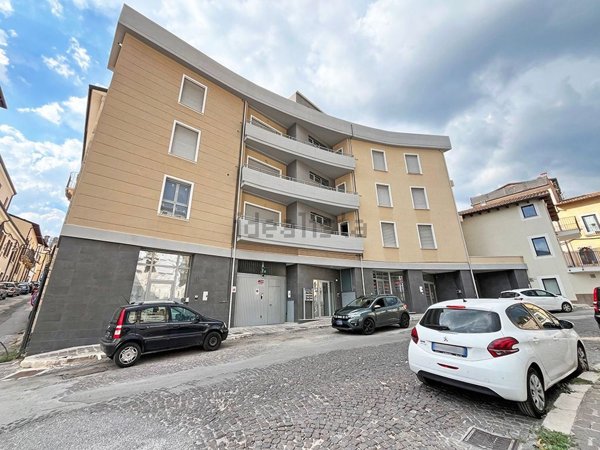 locale commerciale in vendita a L'Aquila in zona Centro Città