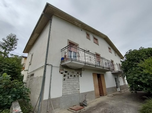 casa indipendente in vendita a L'Aquila in zona Monticchio/frazione Bagno