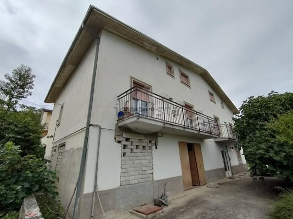 casa indipendente in vendita a L'Aquila in zona Monticchio/frazione Bagno