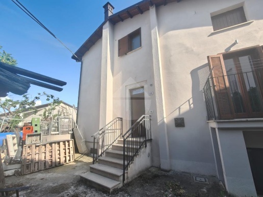 casa indipendente in vendita a L'Aquila in zona Sant'Elia
