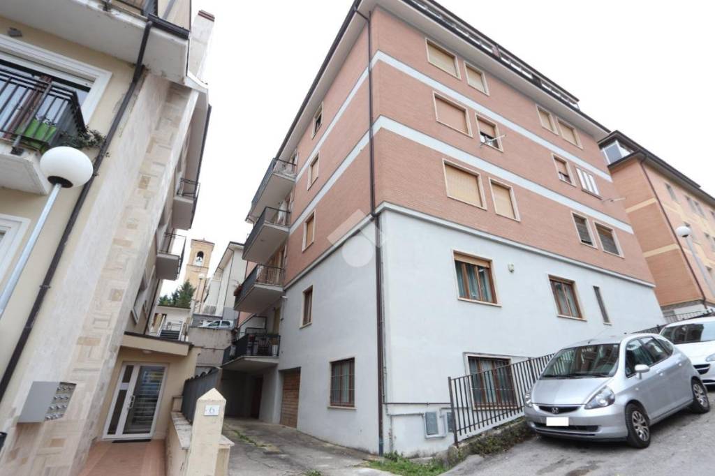 casa indipendente in vendita a L'Aquila in zona Centro Città