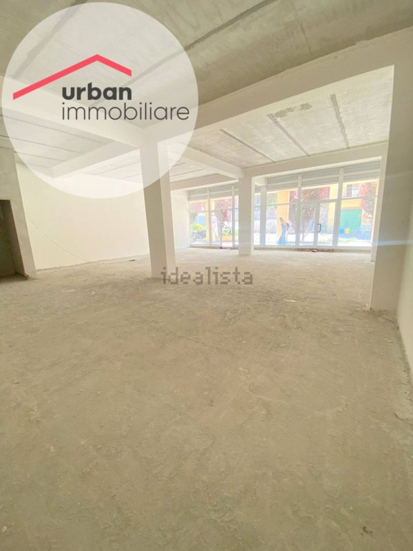 locale commerciale in vendita a L'Aquila