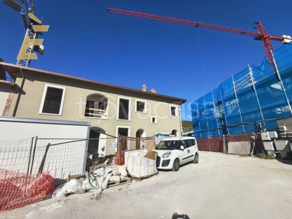 casa indipendente in vendita a L'Aquila in zona Tempera