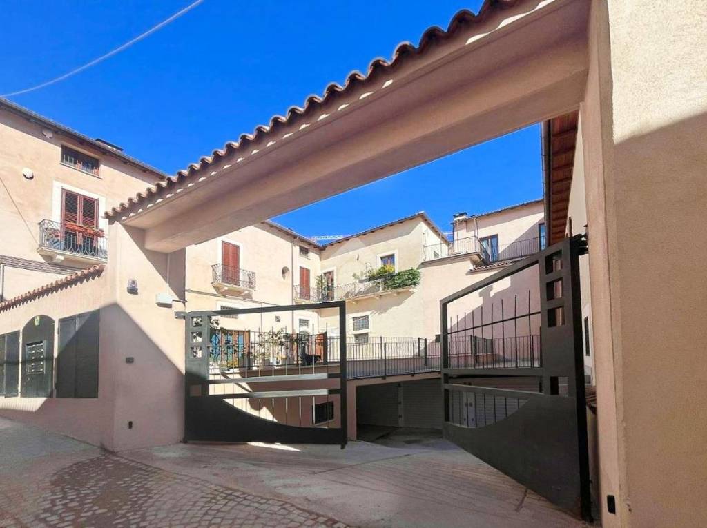 appartamento in vendita a L'Aquila in zona Centro Città