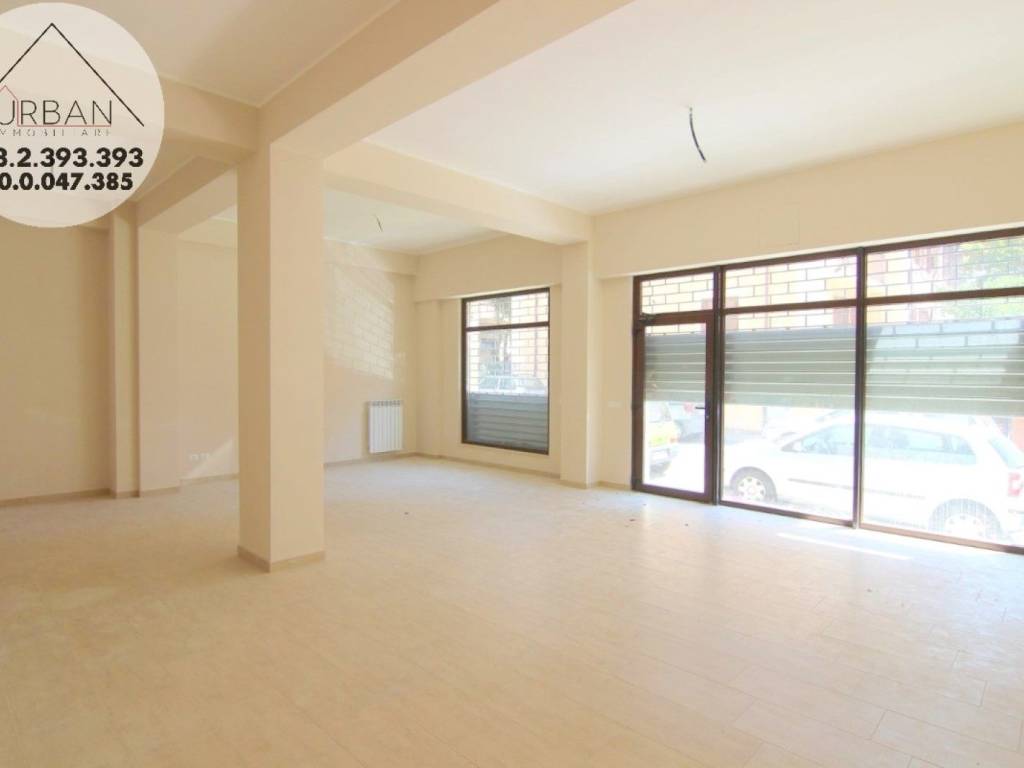 negozio in vendita a L'Aquila in zona Centro Città